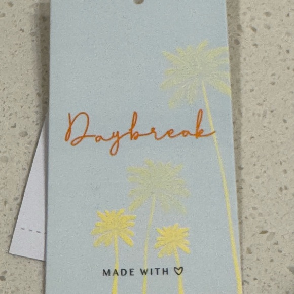 NWT Daybreak "I ❤️ Diet Coke" Americana Crop Tee - Oyster Medium - Picture 11 of 12